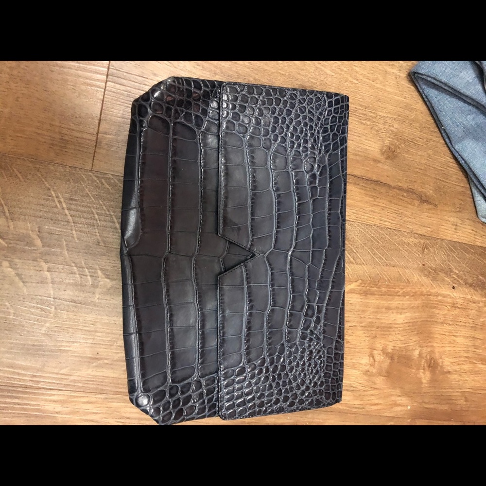 Crocodile clutch